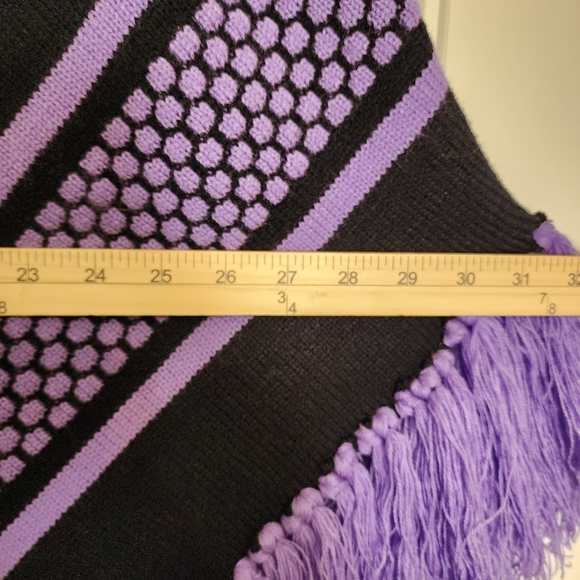 Gorgeous V neck oversized Poncho - Picture 5 of 8